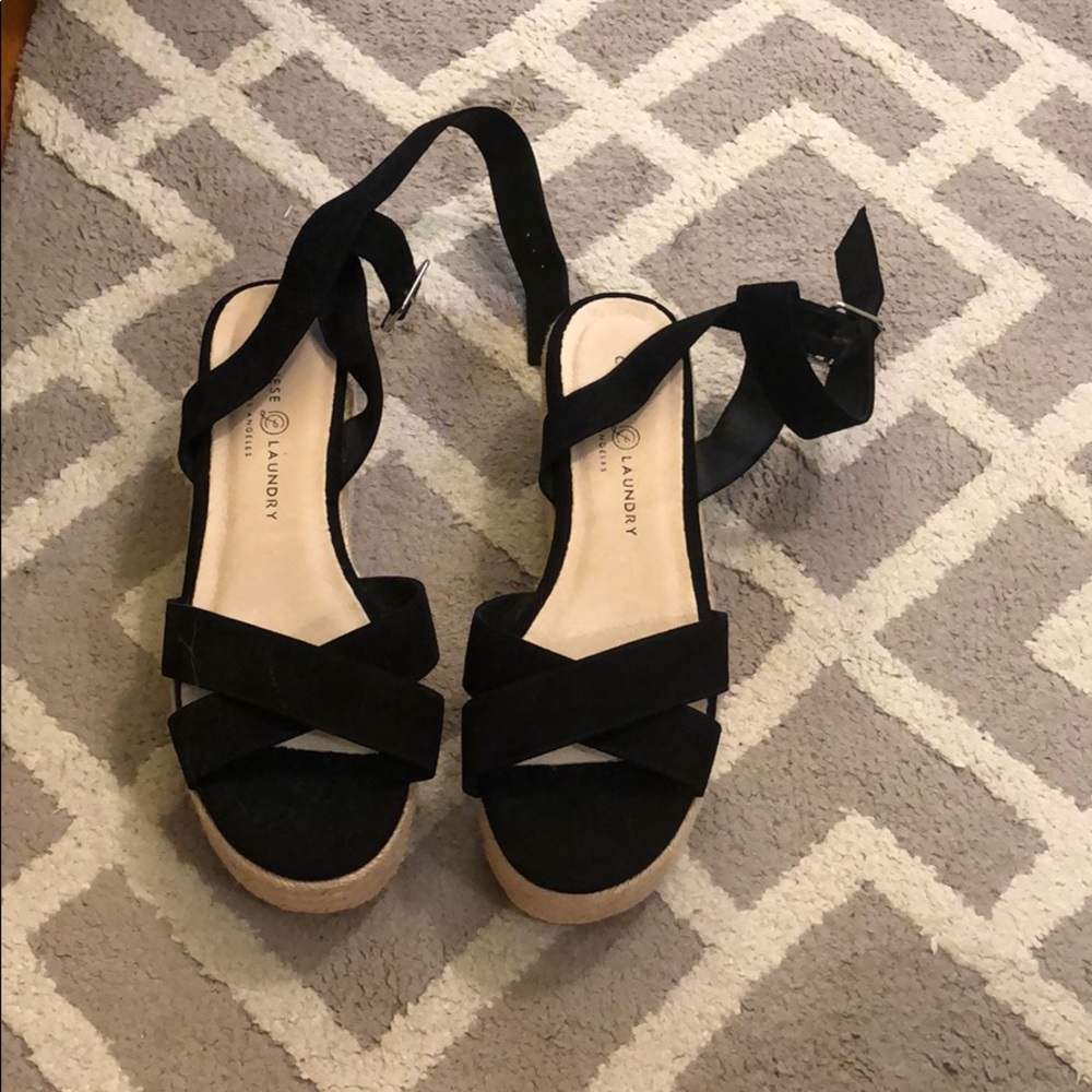 black wedges